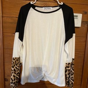 Wild feathers boutique top